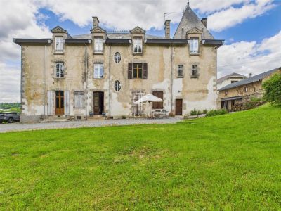 Spacious 10 bedroom Chateau for sale with countryside view in Limoges, Nouvelle Aquitaine