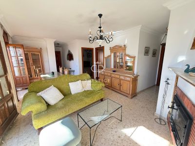 Cosy 2 bedroom Apartment for sale with sea view in Estepona, Andalucia