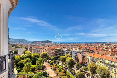 Authentic 2 bedroom Apartment for sale with panoramic view in Nice, Provence Alpes Cote d'Azur
