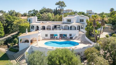 Immaculate 6 bedroom Villa for sale with panoramic and countryside views in Loule, Algarve