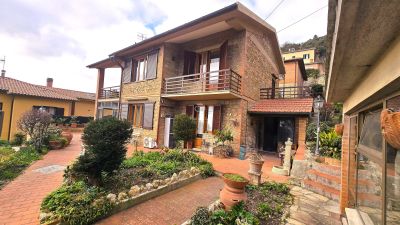 Authentic 4 bedroom House for sale with panoramic and countryside views in Volterra, Tuscany
