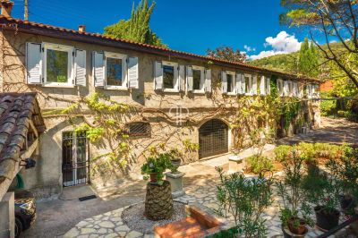 Spacious 5 bedroom Villa for sale in Grasse, Provence Alpes Cote d'Azur