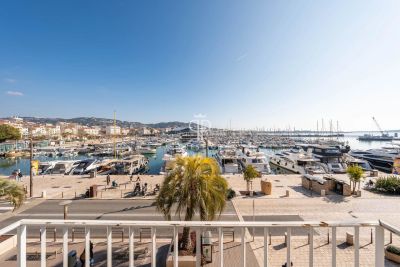 Immaculate 2 bedroom Apartment for sale with sea view in Cannes, Provence Alpes Cote d'Azur