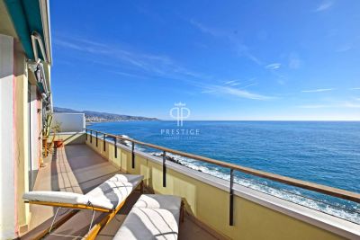 Beachfront 2 bedroom Apartment for sale with sea view in Ospedaletti, Liguria