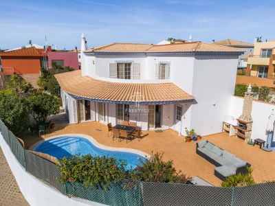 Stunning 3 bedroom Villa for sale with panoramic and countryside views in Lagos, Algarve