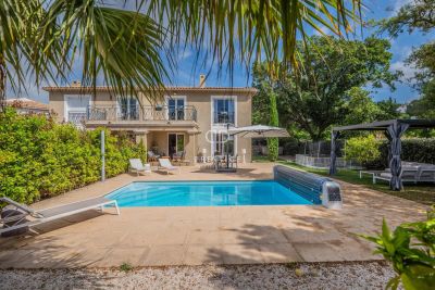 Bright 3 bedroom House for sale in Les Issambres, Provence Alpes Cote d'Azur