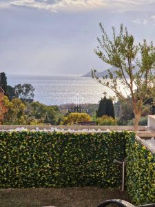 Immaculate 2 bedroom Apartment for sale with panoramic and sea views in Croix des Gardes, Cannes, Provence Alpes Cote d'Azur