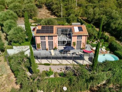 Modern 4 bedroom Villa for sale with sea view in Diano San Pietro, Liguria