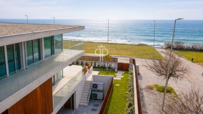 Beachfront 4 bedroom Villa for sale with sea view in Vila Nova de Gaia, Porto, Northern Portugal