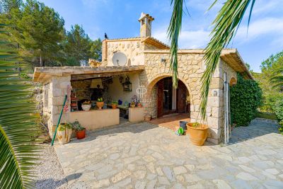 Authentic 3 bedroom Villa with countryside view in Jalon, Valencia