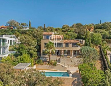 Immaculate 6 bedroom Villa for sale with panoramic view in Roquebrune sur Argens, Provence Alpes Cote d'Azur