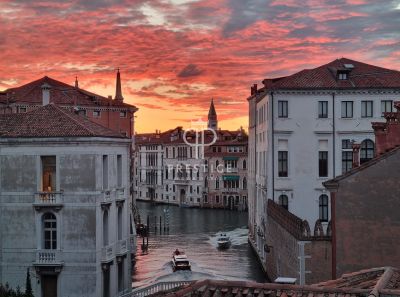 Elegant Renovated 2 bedroom Apartment for sale in Dorsoduro, Venice, Veneto
