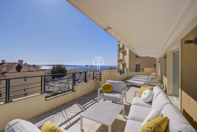 Immaculate 4 bedroom Apartment for sale with sea view in Cannes, Provence Alpes Cote d'Azur
