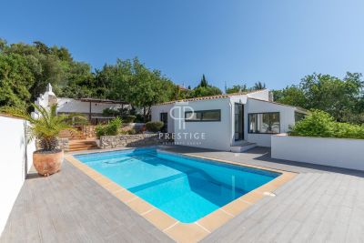 Immaculate 3 bedroom House for sale with countryside and panoramic views in Santa Barbara de Nexe, Algarve