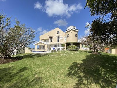 Spacious 4 bedroom House for sale with panoramic view in Saint George, Saint George