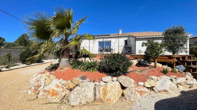 Stylish 3 bedroom Villa for sale with panoramic view in Uzes, Occitanie