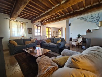 Spacious 3 bedroom villa for sale with panoramic views and  Income Potential in Volterra, Tuscany