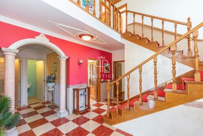 Spacious 3 bedroom Villa for sale with countryside view in Faro, Algarve