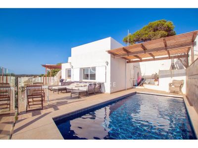 Immaculate 3 bedroom Villa for sale with sea view in Cala en Porter, Menorca