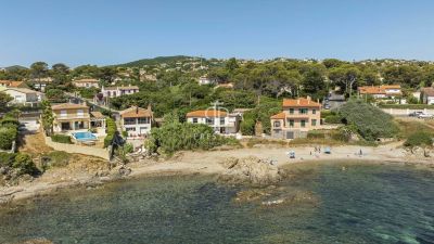 Beachfront 7 bedroom House for sale with panoramic and sea views in Saint Aygulf, Provence Alpes Cote d'Azur