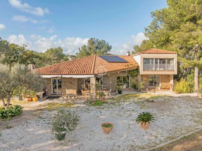 Unique 4 bedroom Villa for sale with panoramic view in Hyeres, Provence Alpes Cote d'Azur