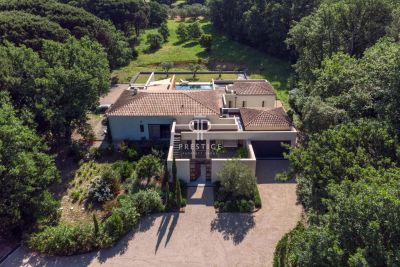 Modern 4 bedroom House for sale with panoramic and countryside views in Gassin, Provence Alpes Cote d'Azur