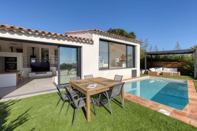 Immaculate 3 bedroom House for sale with panoramic and sea views in La Croix Valmer, Provence Alpes Cote d'Azur