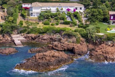 Waterfront 2 bedroom Apartment for sale with sea view in Agay, Provence Alpes Cote d'Azur