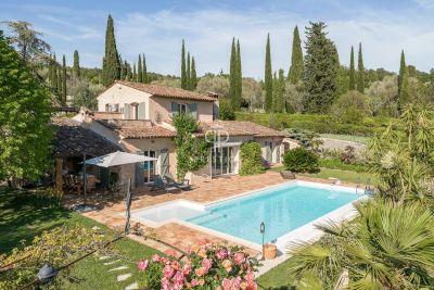 Beautiful 4 bedroom Villa for sale with panoramic view in Grasse, Provence Alpes Cote d'Azur
