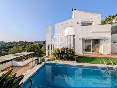 Stunning 5 bedroom Villa for sale with sea and panoramic views in Lloret de Mar, Catalonia