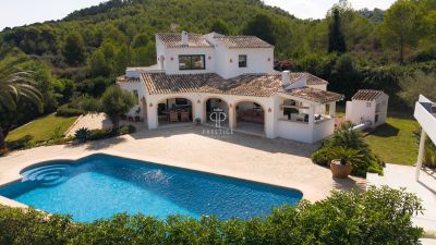 Immaculate 3 bedroom Villa with panoramic and sea views in Partida Comunes Adsubia, Javea, Valencia