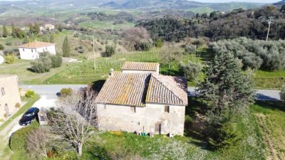 Character 4 bedroom Farmhouse for sale with countryside view in Volterra, Tuscany