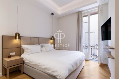 Renovated 2 bedroom Apartment for sale in The Rock, Port and Exotic Gardens