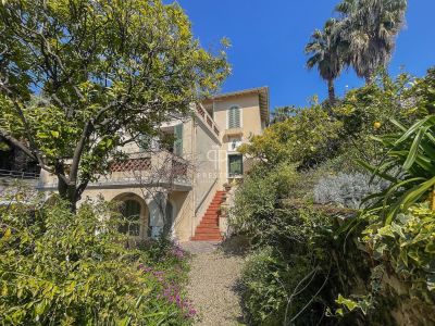 Character 3 bedroom Villa for sale with sea view in Menton, Provence Alpes Cote d'Azur