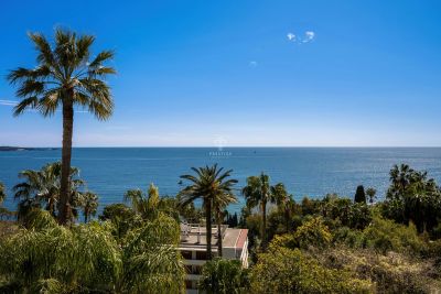 Immaculate 2 bedroom Apartment for sale with panoramic and sea views in Vallauris, Provence Alpes Cote d'Azur