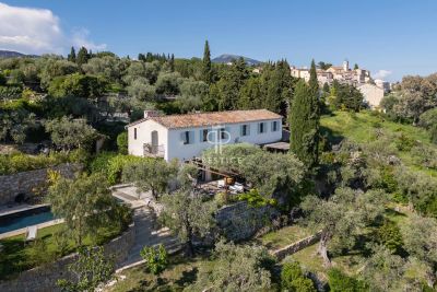Luxury 5 bedroom House for sale with panoramic and sea views in Chateauneuf, Provence Alpes Cote d'Azur