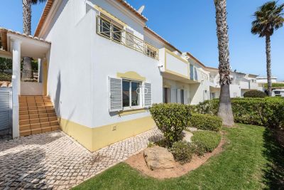 Bright 2 bedroom Townhouse for sale with panoramic and countryside views in Budens, Algarve
