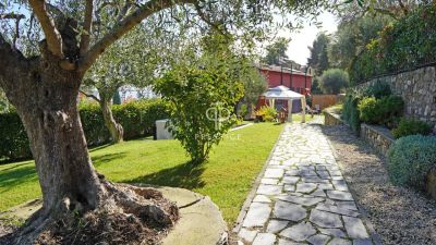 Authentic 3 bedroom Apartment for sale with panoramic view in Imperia, Liguria