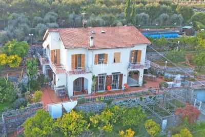Authentic 3 bedroom Apartment for sale with panoramic and sea views in Borghetto Santo Spirito, Alassio, Liguria