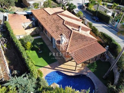 5 bedroom Villa for sale with Income Potential in Canyelles, Catalonia