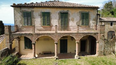 Character 9 bedroom Villa for sale with panoramic view in Volterra, Tuscany
