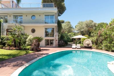 Stunning 4 bedroom Villa for sale with sea view in Antibes, Provence Alpes Cote d'Azur