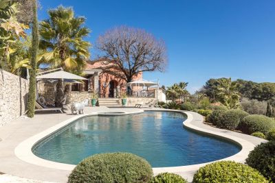 Beautiful 4 bedroom Villa for sale with panoramic and sea views in Mougins, Provence Alpes Cote d'Azur