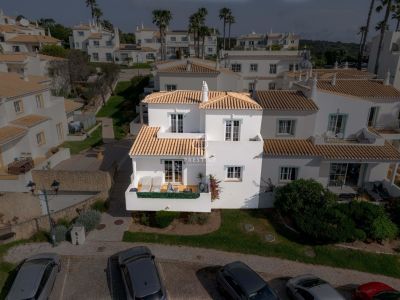 Bright 3 bedroom Townhouse for sale with sea view in Budens, Algarve