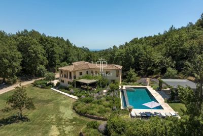 Immaculate 5 bedroom House for sale with panoramic and countryside views in Chateauneuf, Provence Alpes Cote d'Azur