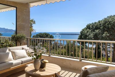 Stunning 2 bedroom Apartment for sale with panoramic and sea views in Cannes, Provence Alpes Cote d'Azur