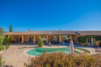 Authentic 6 bedroom House for sale with countryside view in Lorgues, Provence Alpes Cote d'Azur