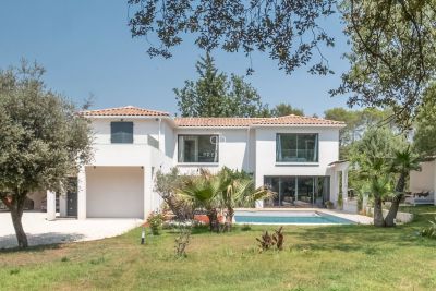 7 bedroom Villa for sale with Income Potential in Lorgues, Provence Alpes Cote d'Azur