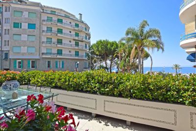 Authentic 3 bedroom Apartment for sale with sea view in Ospedaletti, Liguria