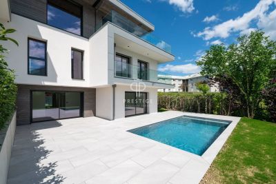 Immaculate 5 bedroom House for sale with lake or river view in Annecy Le Vieux, Annecy, Auvergne Rhone Alpes